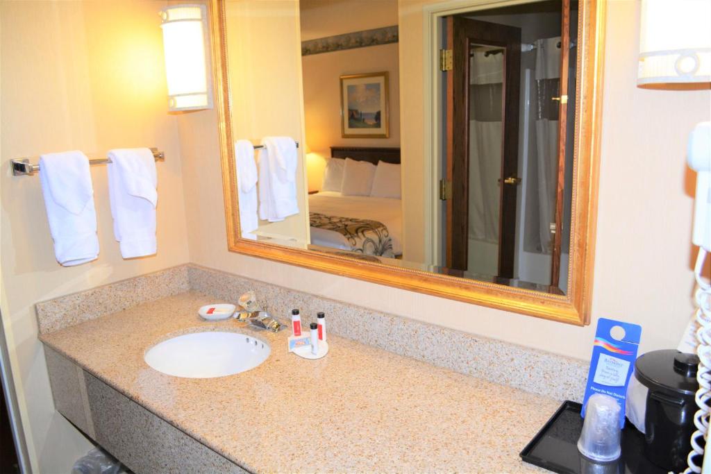 Baymont by Wyndham Waterford/Burlington WI - King Room - Non-Smoking