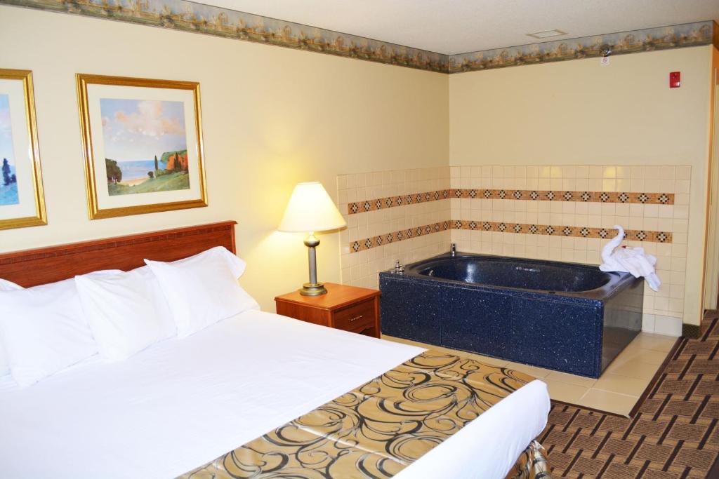 Baymont by Wyndham Waterford/Burlington WI - King Studio Suite - Non-Smoking