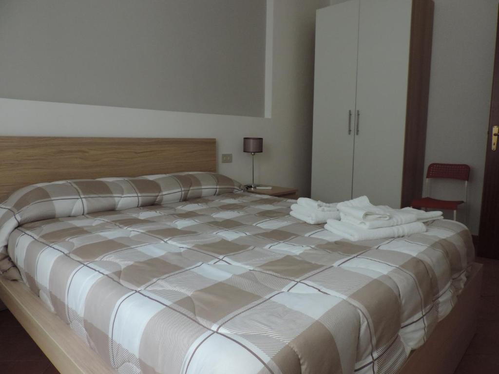 Posteľ alebo postele v izbe v ubytovaní LAMEZIA CENTRO, APPARTAMENTO GIORGIA