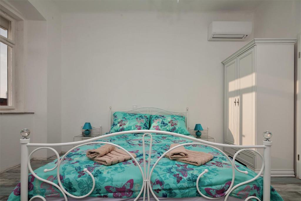 Main Square Apartments with sea view - 19