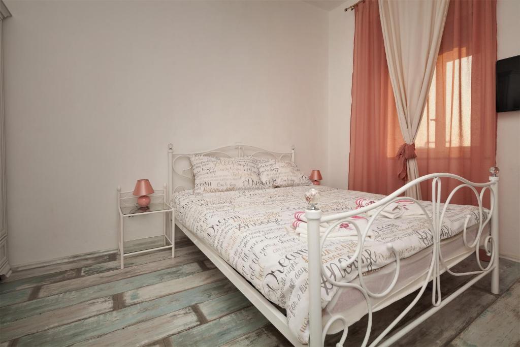 Main Square Apartments with sea view - 17