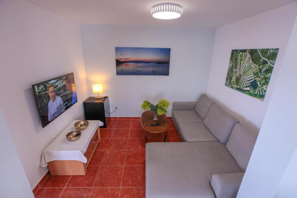Televízia a/alebo spoločenská miestnosť v ubytovaní Apartment Empire