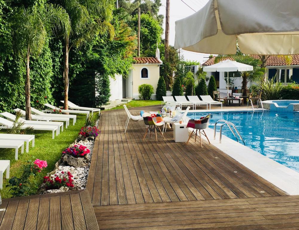 Bazén v ubytovaní Lemon Tree Hotel alebo v jeho blízkosti