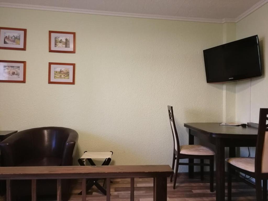TV a/nebo společenská místnost v ubytování Ferienwohnung Pohle-Priske Radebeul