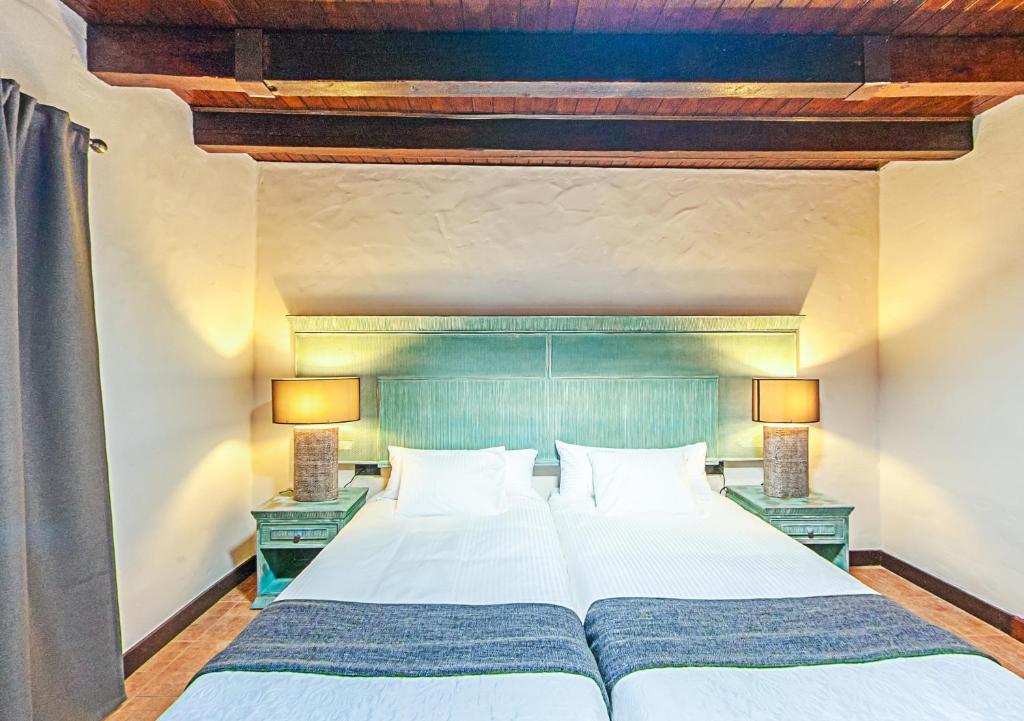 A bed or beds in a room at Apartamentos Rurales Islas Canarias