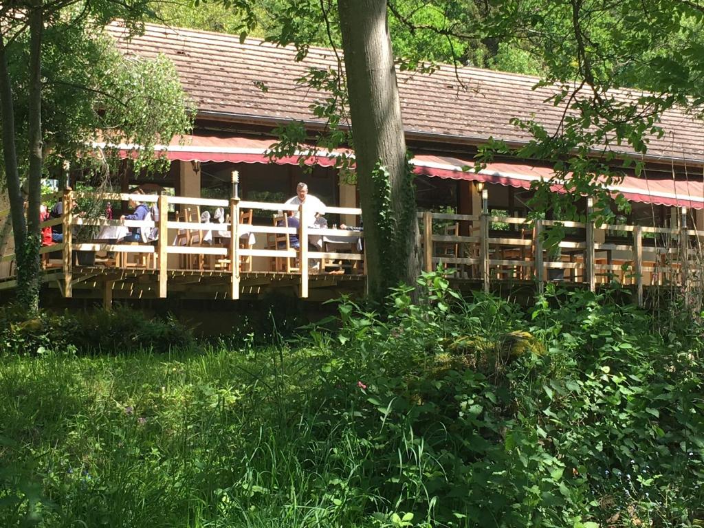Zahrada ubytování Hotel Restaurant Les Gorges de Chouvigny