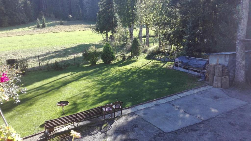 Vonkajšia záhrada v ubytovaní Pokoje goscinne na Gasienicowym Potoku