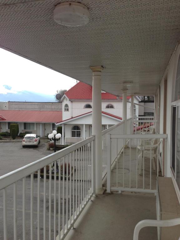 Balkón nebo terasa v ubytování Rainbow Motor Inn
