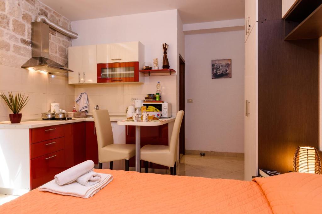 Apartments Dora -Free parking - 15