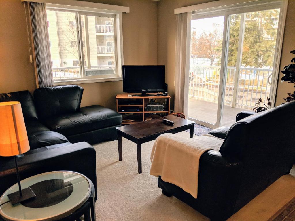 Quiet Condo close to WEM w/ A/C & U/G Parking, Edmonton (updated prices