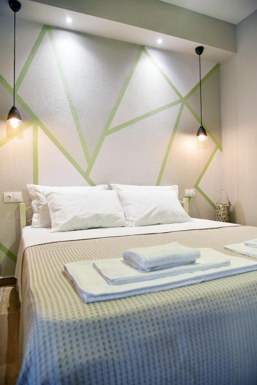 Postel nebo postele na pokoji v ubytování Siggos Suites