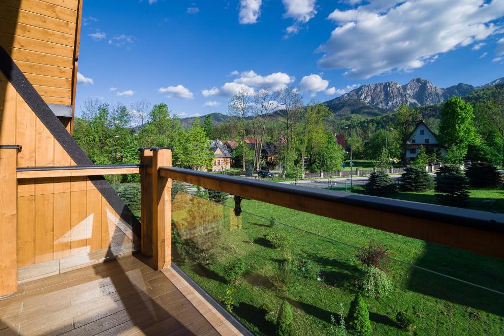 a balcony with a view of the mountains at Rezydencja Zakopiańska in Zakopane