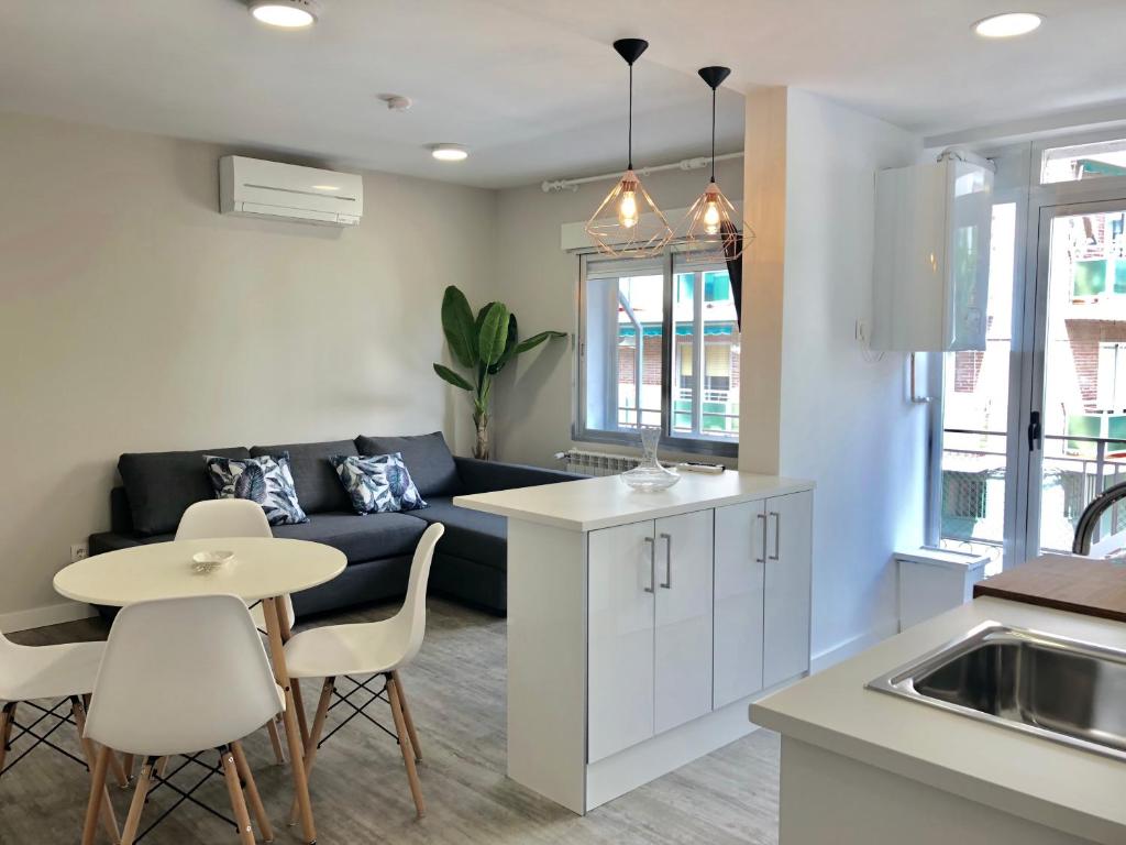 Kuchyň nebo kuchyňský kout v ubytování Plaza 5 Carabanchel Apartment