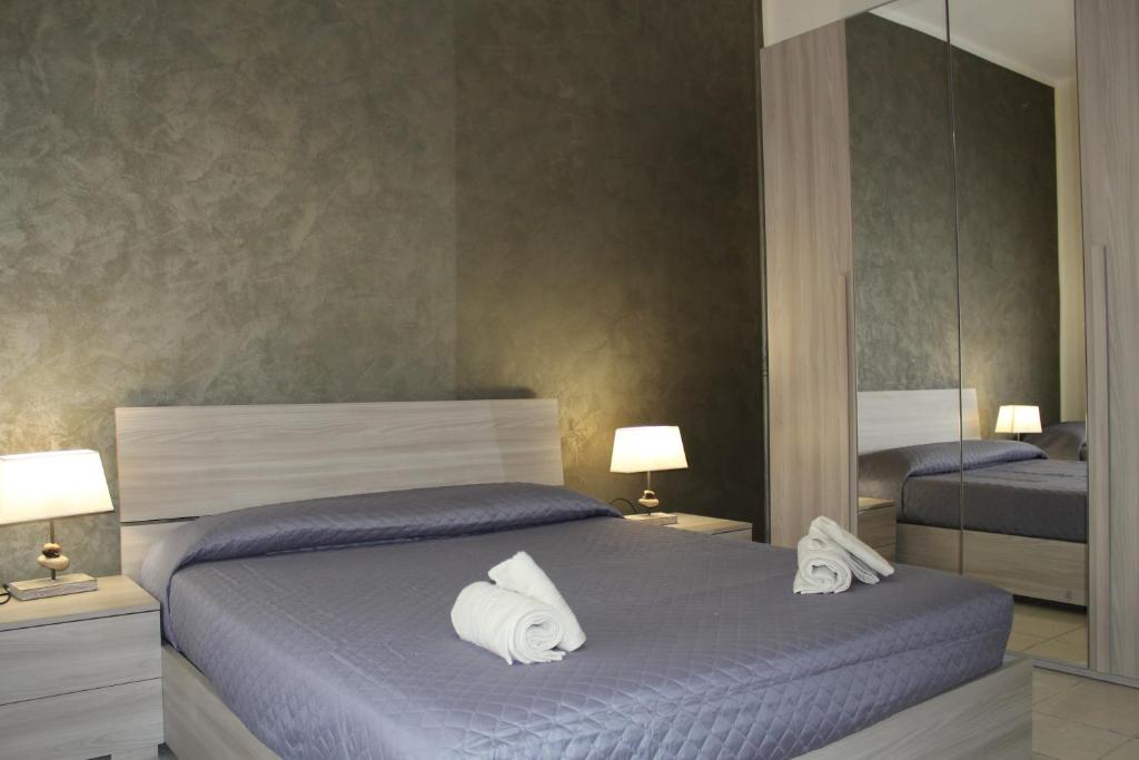 A bed or beds in a room at Cagliari 4u