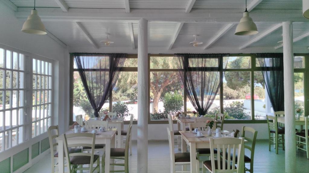 Restaurace v ubytování Villa Faros Apartments & Restaurant
