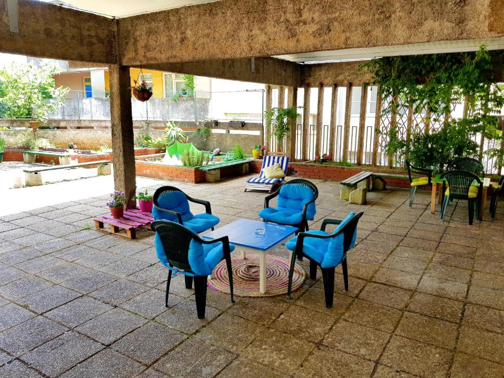 Część wypoczynkowa w obiekcie Crazy House Hostel
