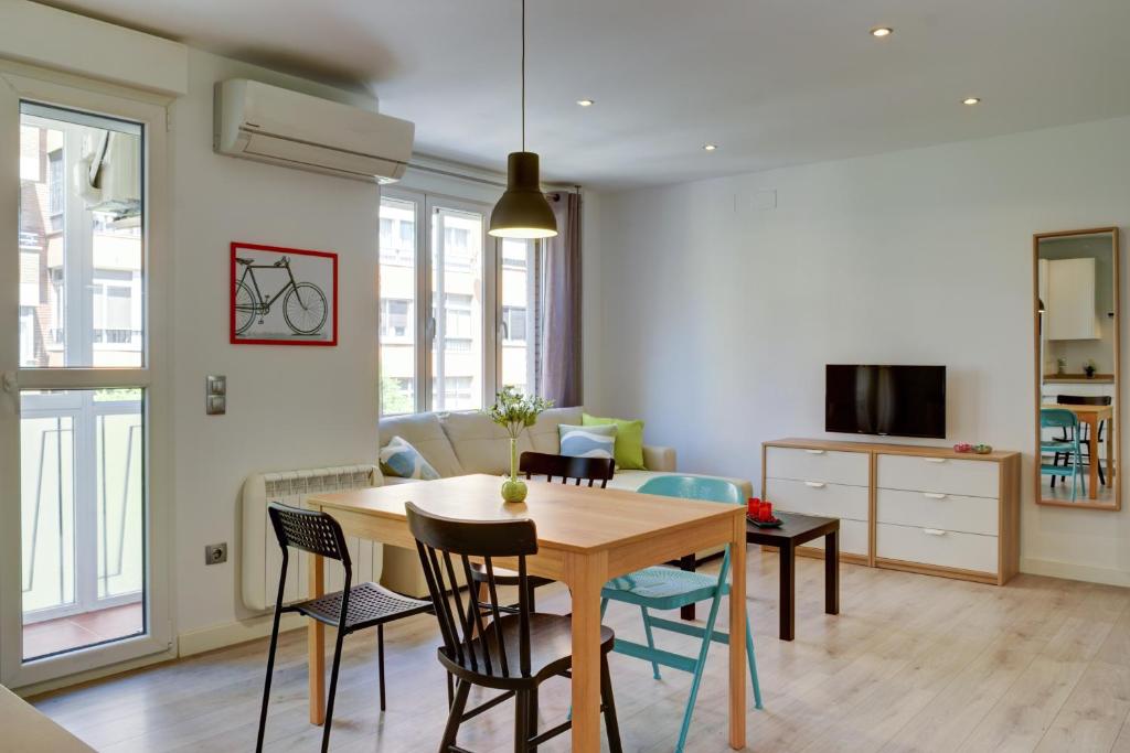 TV a/nebo společenská místnost v ubytování Apartamentos San Lázaro 2