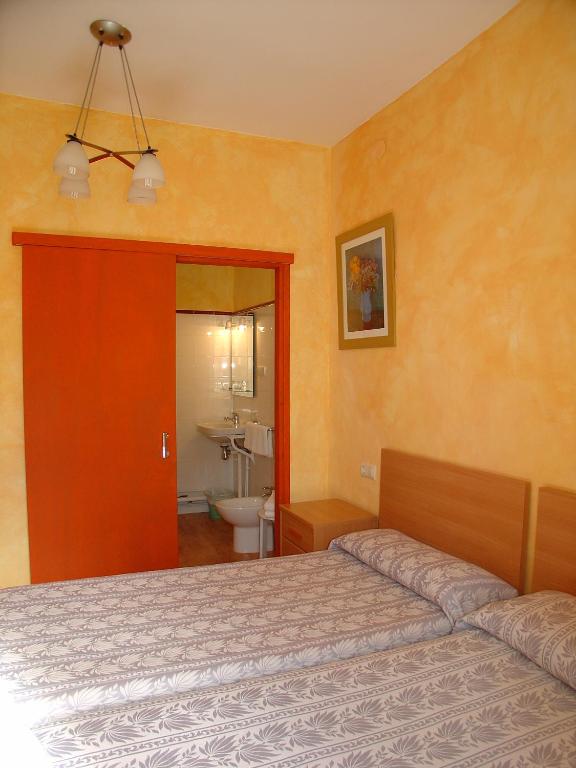 Hostal Adarnius, La Bisbal – Bijgewerkte prijzen 2022