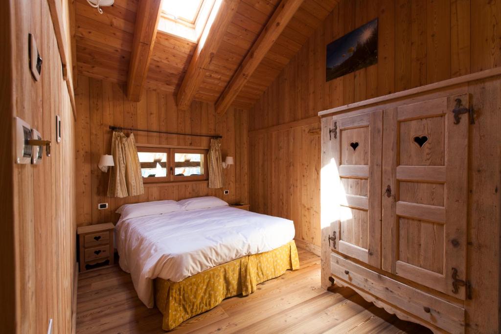 Postel nebo postele na pokoji v ubytování L' Aroula Rooms & Restaurant