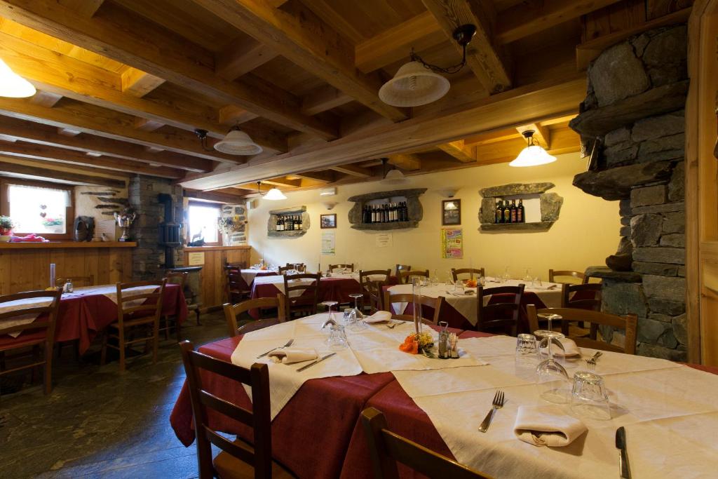Restaurace v ubytování L' Aroula Rooms & Restaurant