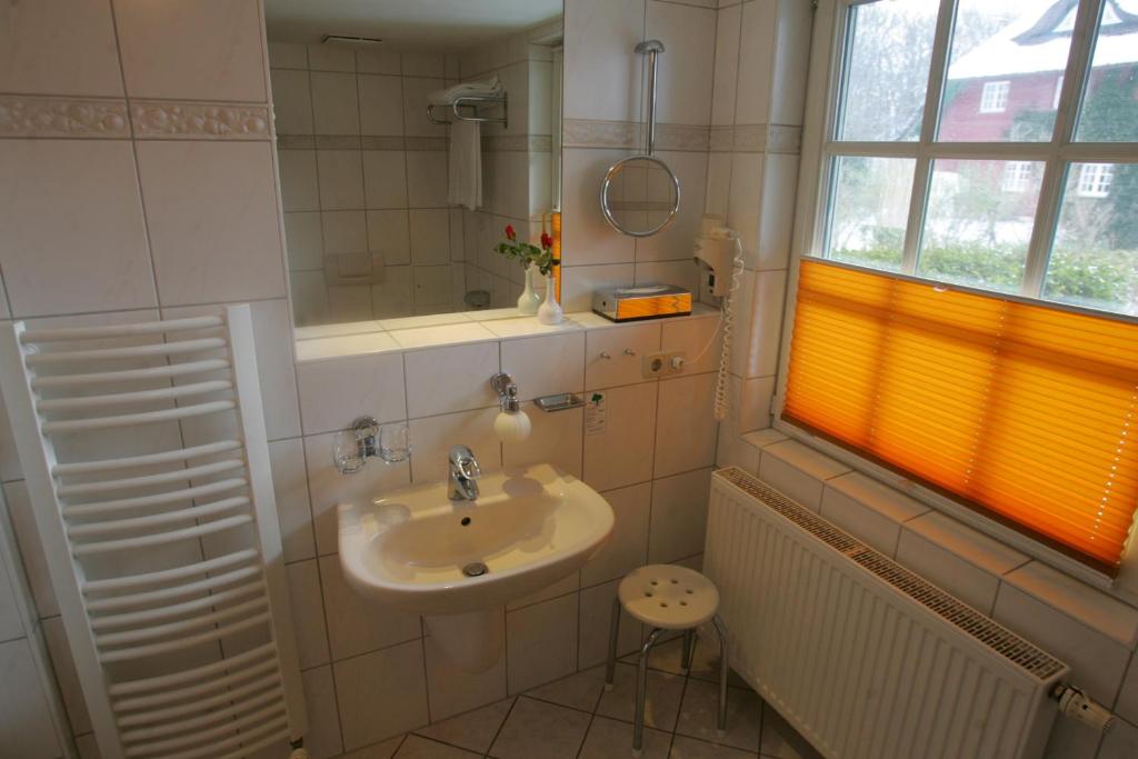 Kúpeľňa v ubytovaní Der Fischländer Garni