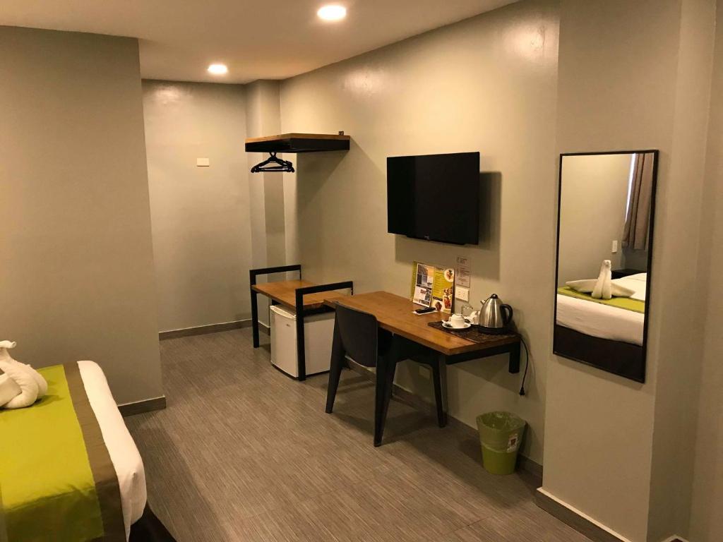 Postel nebo postele na pokoji v ubytování Cebu R Hotel Capitol
