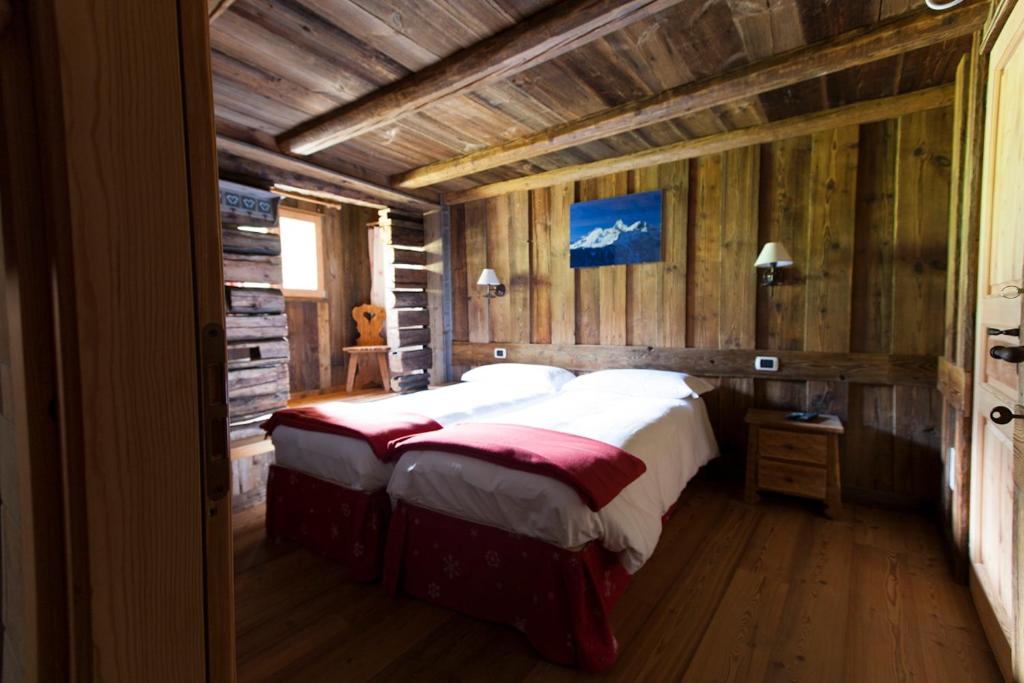 Postel nebo postele na pokoji v ubytování L' Aroula Rooms & Restaurant