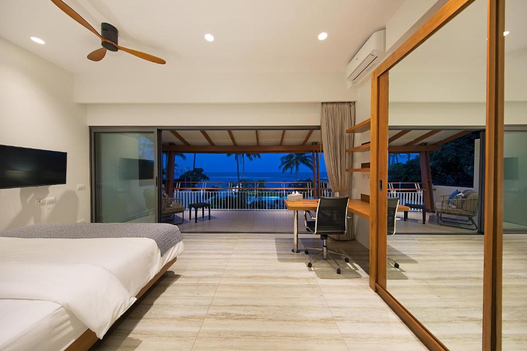 Postel nebo postele na pokoji v ubytování Villa SeaNest Samui
