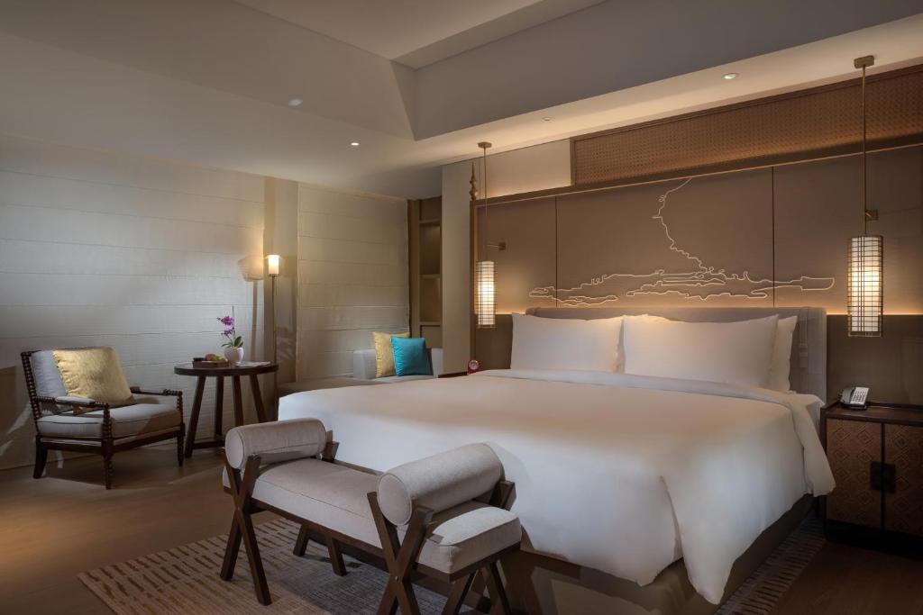 Postel nebo postele na pokoji v ubytování Pan Pacific Yangon