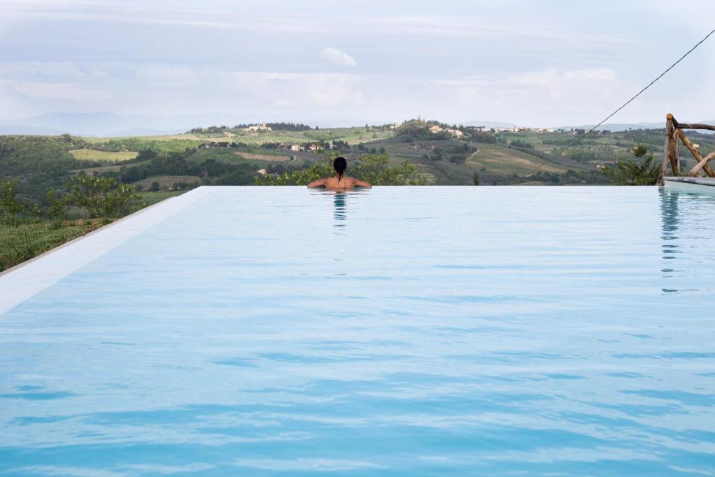 The swimming pool at or close to Villa la torre