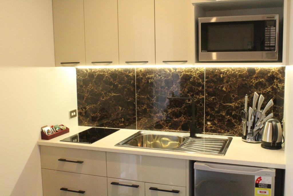 
Queen Studio - Disability Access
