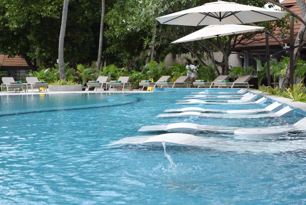 Bazén v ubytování Kurumba Maldives nebo v jeho okolí