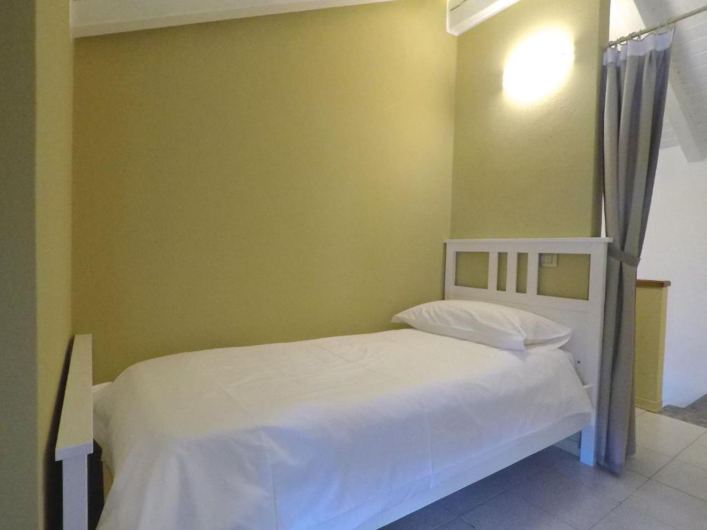 Postel nebo postele na pokoji v ubytování IRIS 2 lago di Como