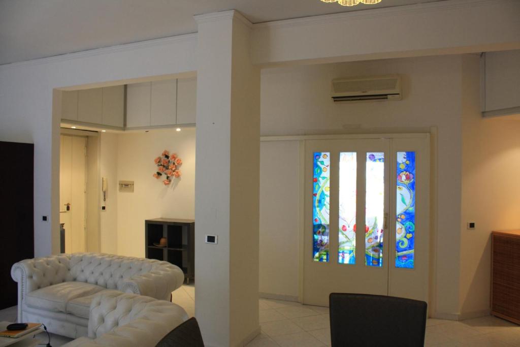 A television and/or entertainment centre at Sorrento Nest Rose