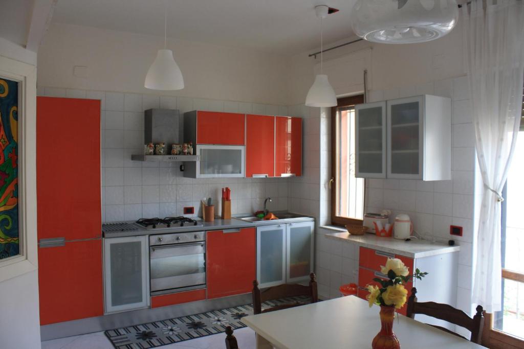 A kitchen or kitchenette at Sorrento Nest Rose