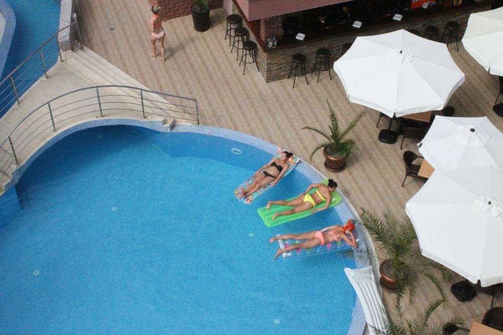 Bazén v ubytování Hotel Opal - All Inclusive nebo v jeho okolí