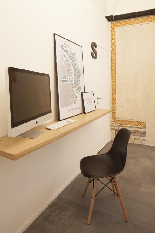 TV a/nebo společenská místnost v ubytování Genova Suite Art