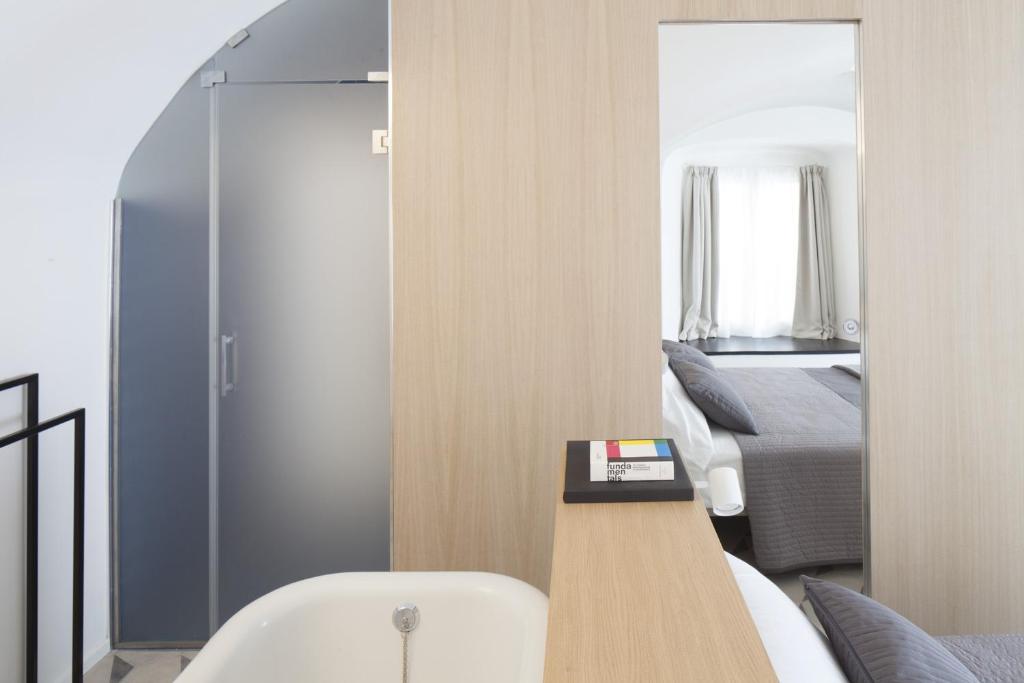 Postel nebo postele na pokoji v ubytování Genova Suite Art