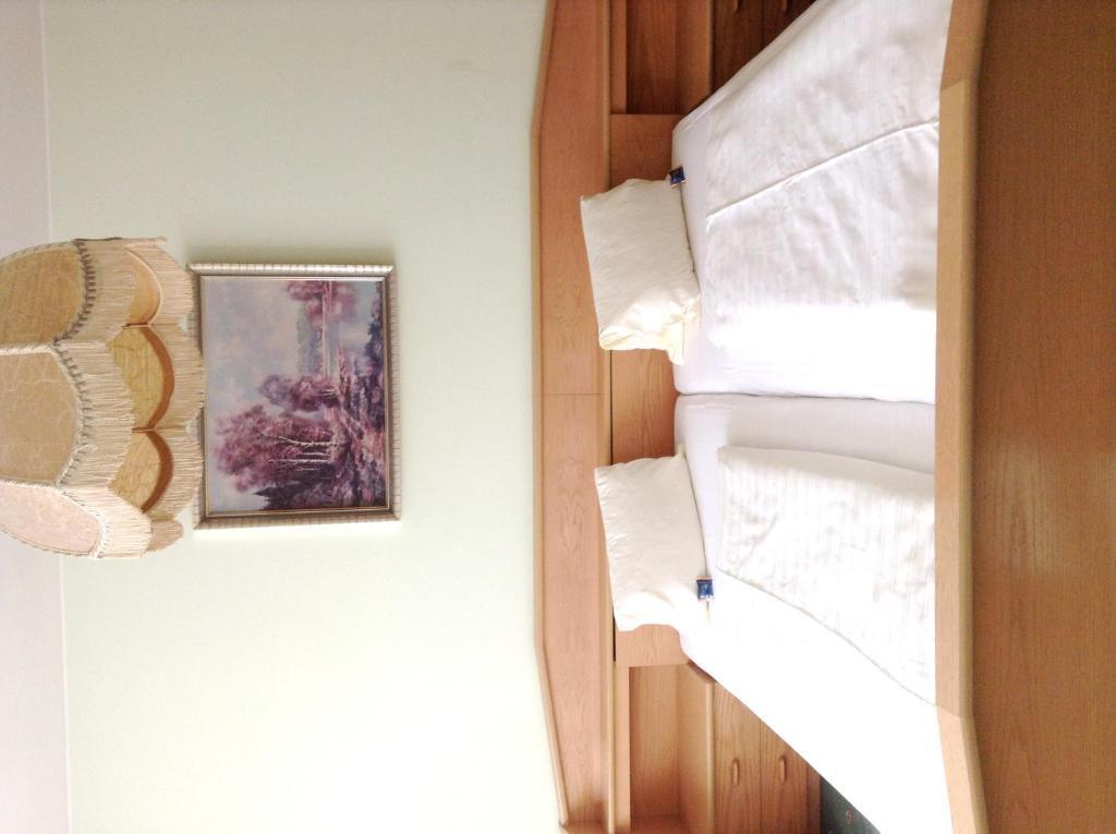 Postel nebo postele na pokoji v ubytování Hotel Garni