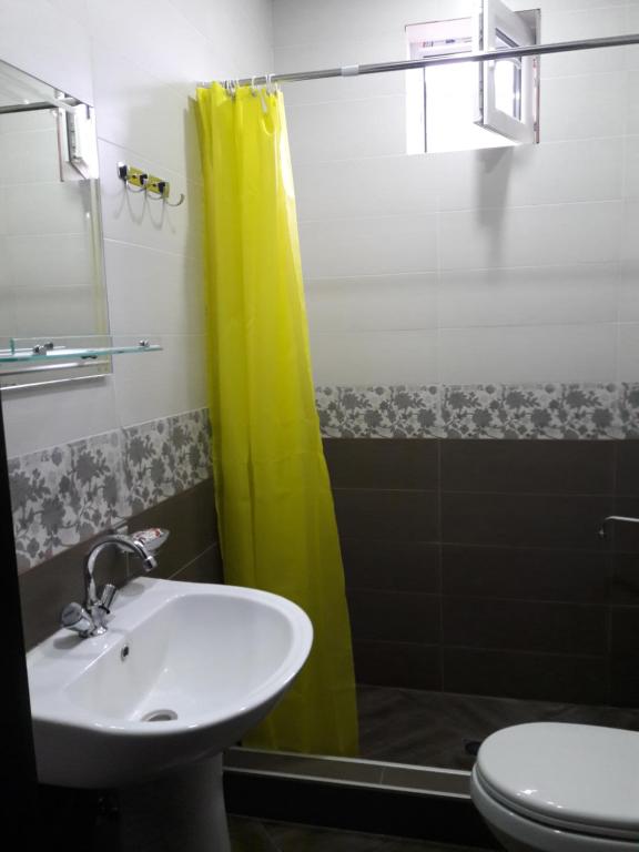 Koupelna v ubytování Goga Guesthouse