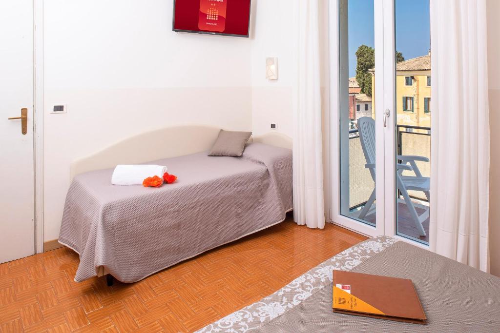 Postel nebo postele na pokoji v ubytování Hotel Taormina