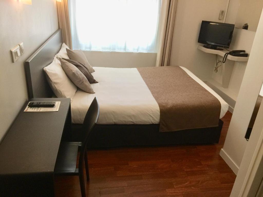 
Double Room with Air Conditioning
