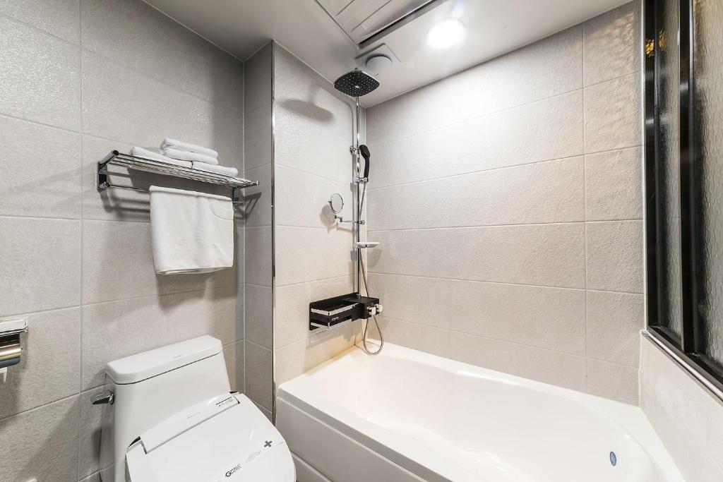 Koupelna v ubytování Malu Hotel Suwon