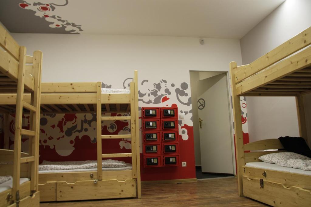 Greg&Tom Party Hostel - Bed In 6-Bed Mixed Dormitory Room (Age Restriction - 18-40)