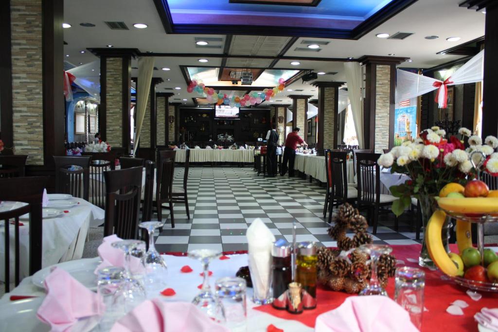 Hotel Bar Restaurant America - Image 8