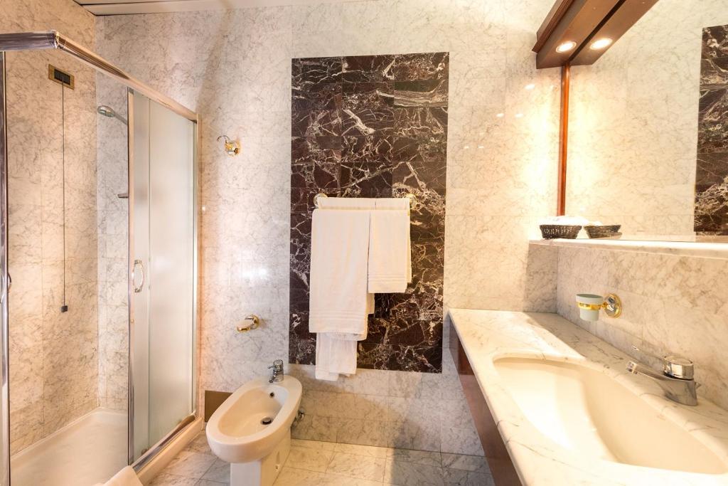 Koupelna v ubytování Hotel Miro'
