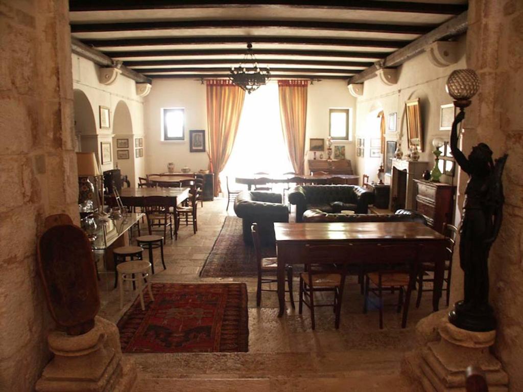 Posedenie v ubytovaní Borgo trulli 1789