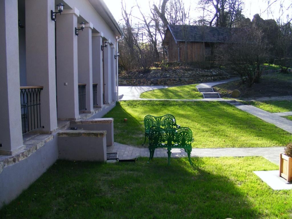 Vonkajšia záhrada v ubytovaní Kétbodonyi Apartments