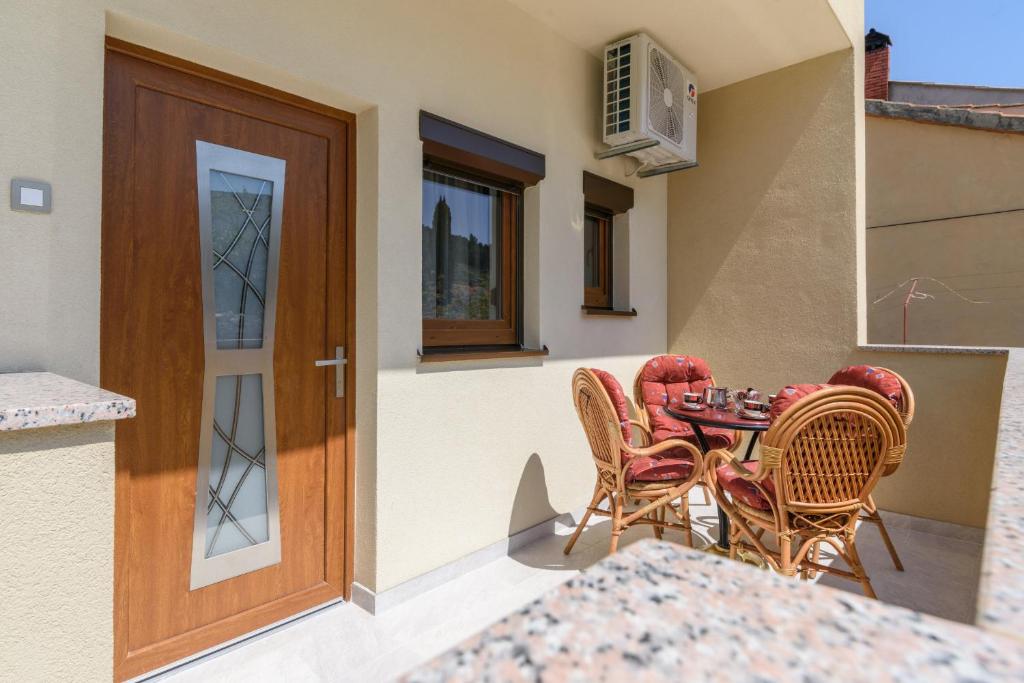 Balkón alebo terasa v ubytovaní Apartmani Marko i Ana