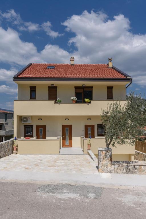 Budova, v ktorej sa apartmán nachádza